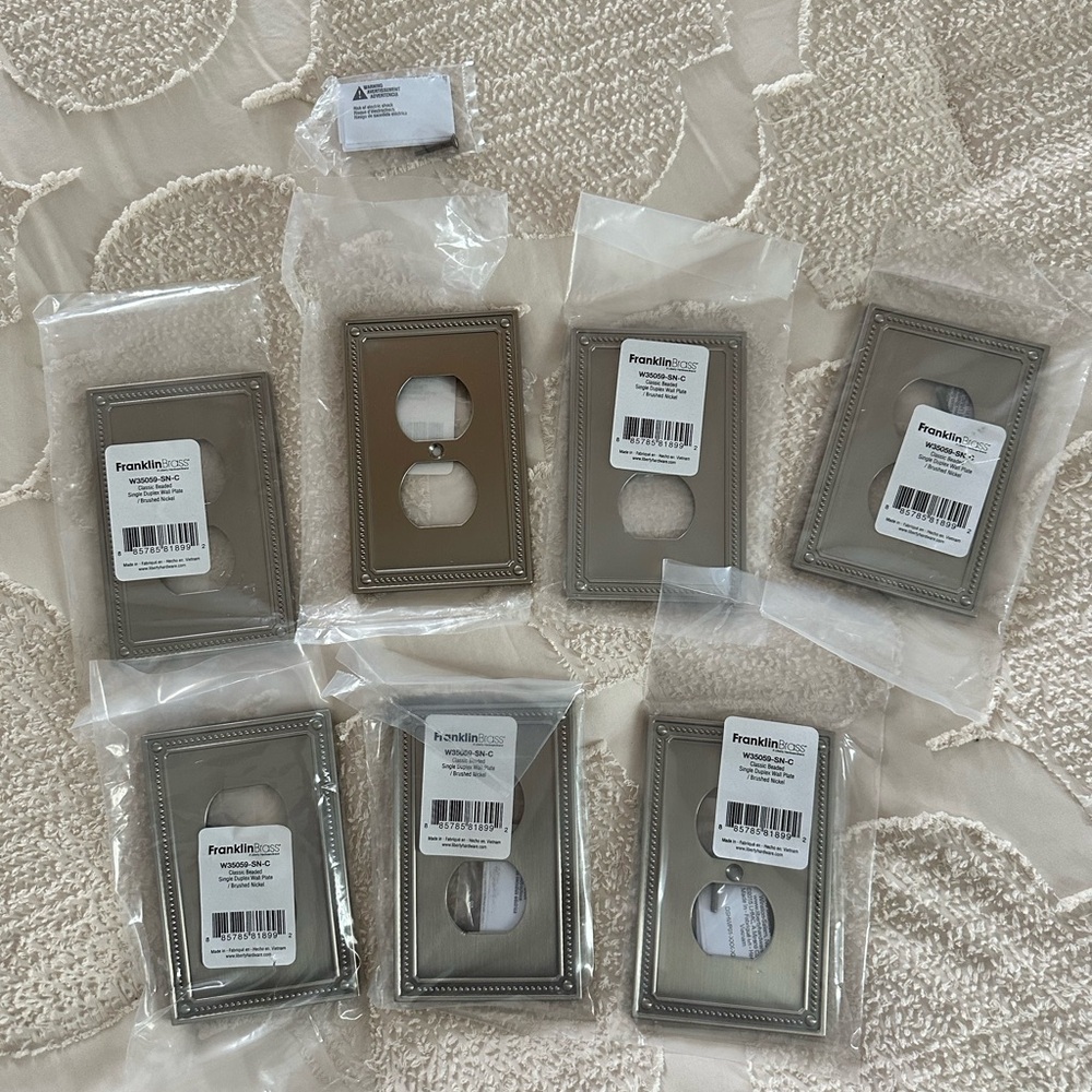 Franklin Brass Classic Beaded 1-Gang Duplex Outlet Wall Plate (Set of 7)